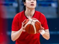 黑白直播-亚特兰大迎CBA常规赛关键赛，转会期调整名单，悬念犹存，赛程密集仍需轮换(亚特兰大足球俱乐部球员名单转会)