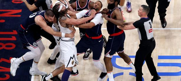 黑白直播-今晨迈阿密热火备战NBA季后赛；刷新队史纪录细节曝光；质疑声仍在；心理建设被强调的简单介绍