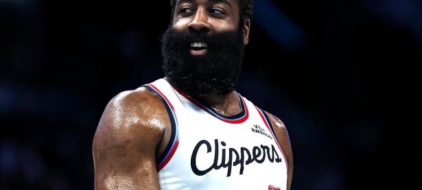 黑白直播- 主角和科比打球的小说 