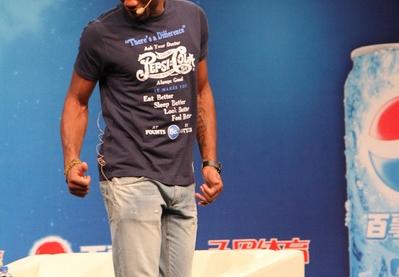 黑白体育-包含德罗巴连续二十场比赛得分超过赛事规则更新，美国队挑战极限！的词条