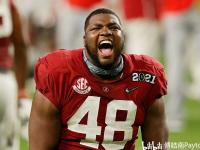 黑白体育-嵩山雪豹队鏖战辽东暴熊队，橄榄球季后赛击败，替补奇兵立功。本土核心状态回升的简单介绍