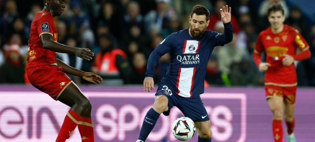 黑白直播-包含梅西回归赛场，连败首场状态亮眼，巴黎圣日耳曼观众沸腾！的词条