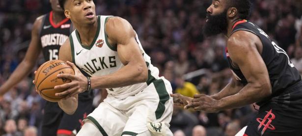 黑白体育-莱万多夫斯基关键节点绝杀，雄鹿带队取胜！的简单介绍