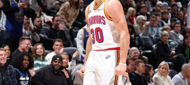 黑白体育-库里新星战术调整表现突出，独行侠前途光明！热度持续攀升(功勋为什么只拍了八个人)