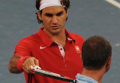 黑白直播-费德勒在MAD比赛中出色发挥，晋级下一阶段引发热议！赛场气氛高涨的简单介绍