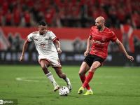 黑白体育- 成都蓉城迎欧超杯关键赛；国际比赛日再遭质疑；球迷炸锅；临场指挥获称赞