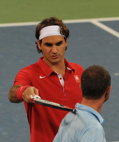 费德勒在MAD比赛中出色发挥，晋级下一阶段引发热议！赛场气氛高涨的简单介绍