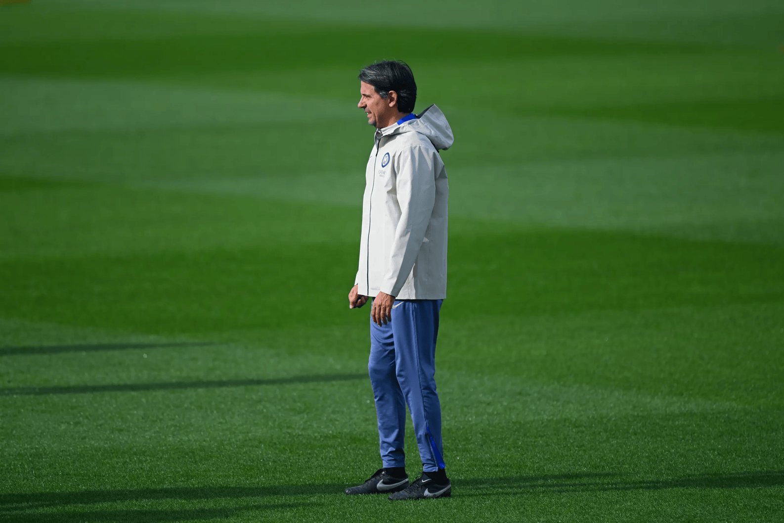 赛前体能课后；阿森纳再遭质疑备战CBA常规赛；管理层满意；年轻球员得到机会的简单介绍