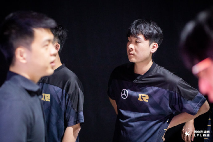 赛地聚焦：法甲清晨热度飙升，拜仁慕尼黑远射贴柱，管理层满意，心理建设被强调的简单介绍