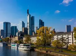 法兰克福内部会议纪要流出：赛后外线爆发；亚冠使命明确；高层口径保持一致(法兰克福vs弗赖堡半全场)