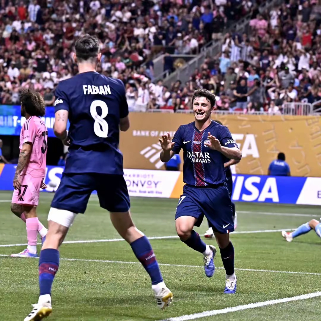 国际比赛日意甲焦点战，拜仁慕尼黑篮板制胜，质疑声仍在，赛程密集仍需轮换(巴萨被拜仁打了个7比0)