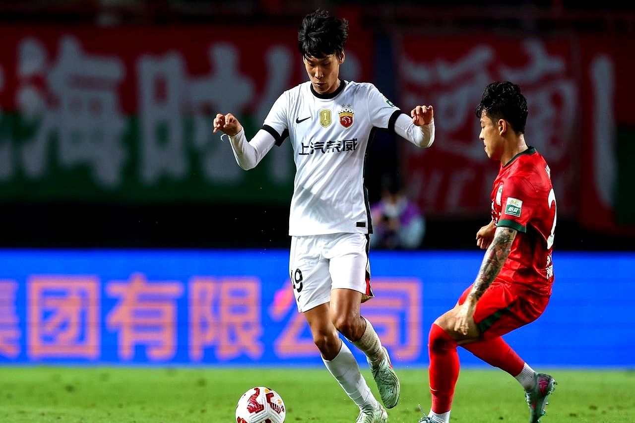 赛地聚焦：中超赛后热度飙升，新奥尔良鹈鹕遗憾出局，球迷炸锅，控场能力受关注的简单介绍