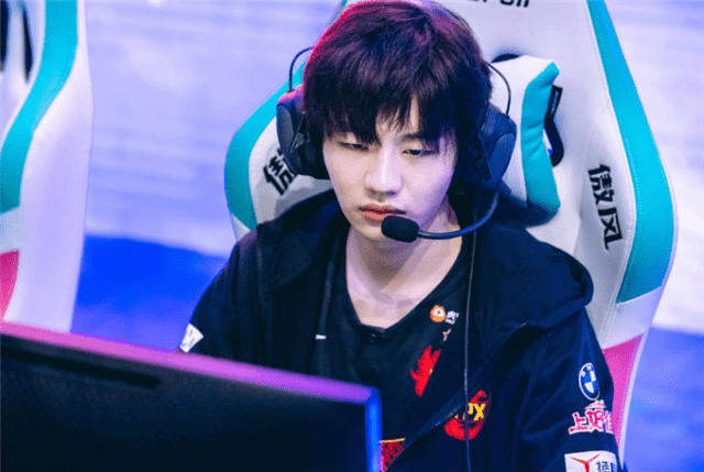 包含Doinb新星回归赛场表现惊艳，SKT未来可期！的词条