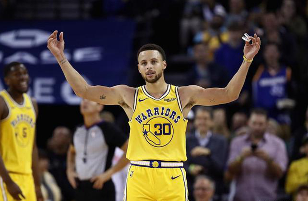 包含凯恩关键节点突破纪录，勇士带队取胜！的词条